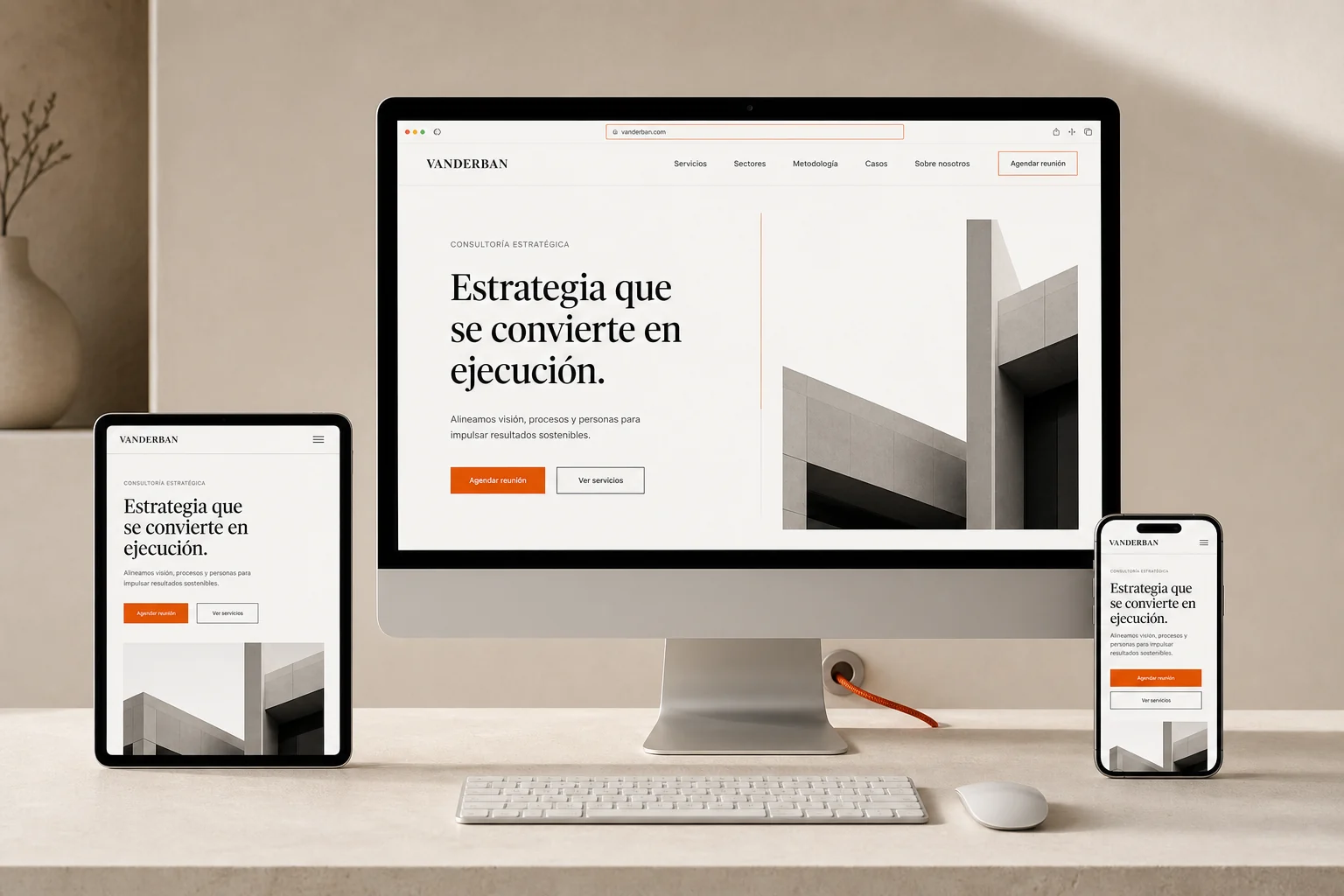 Página web corporativa responsive en Mac, tablet y iPhone